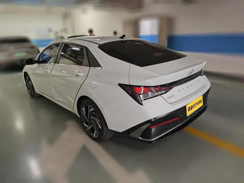 Hyundai Elantra 2023 1.5L CVT GLX Elite Edition — миниатюра 6