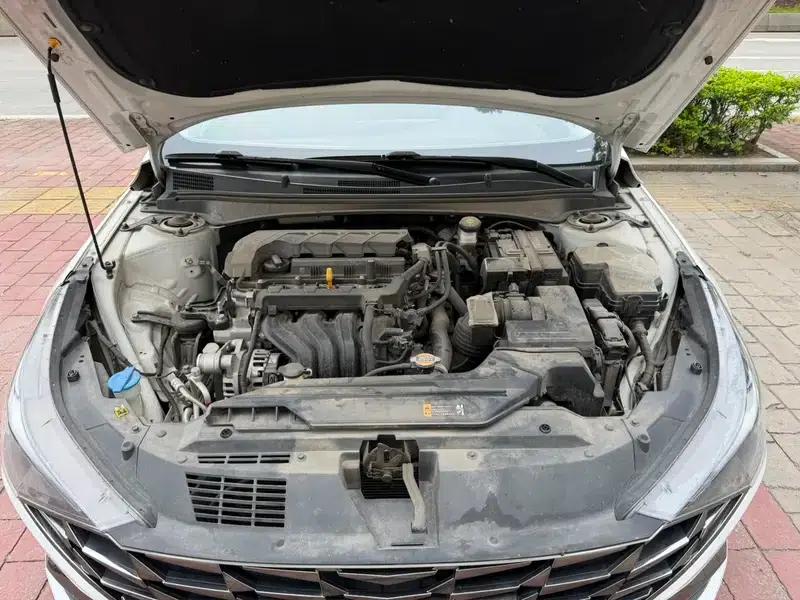 Hyundai Elantra 2021 1.5L CVT LUX Premium Edition — миниатюра 8