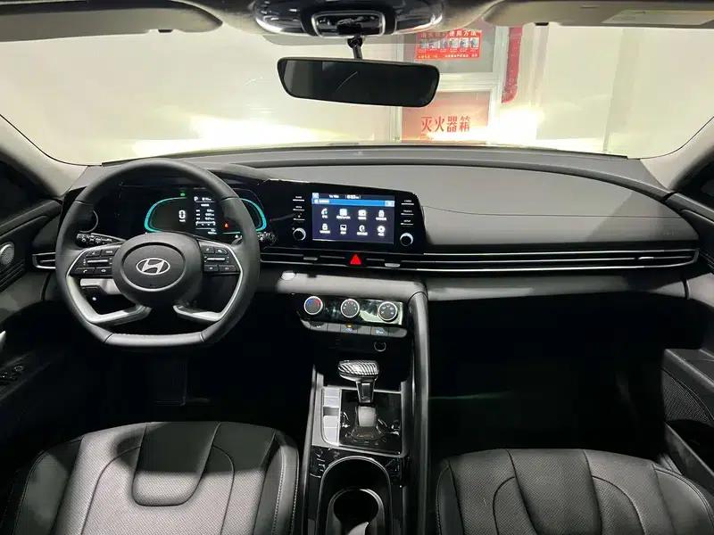 Hyundai Elantra 2023 1.5L CVT GLX Elite Edition — миниатюра 11