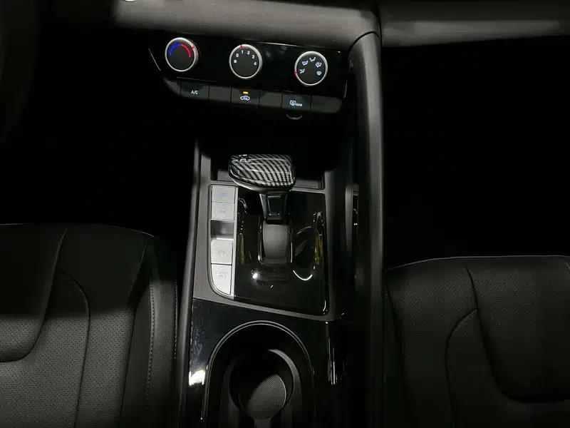 Hyundai Elantra 2023 1.5L CVT GLX Elite Edition — миниатюра 15