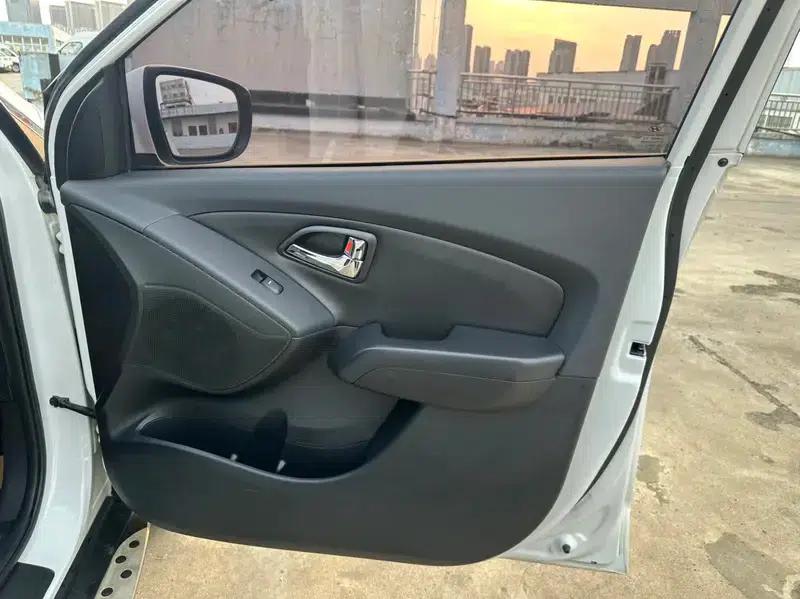 Hyundai ix35 2015 2.0L Automatic 2WD Smart Model (National IV Emission Standard) — миниатюра 12