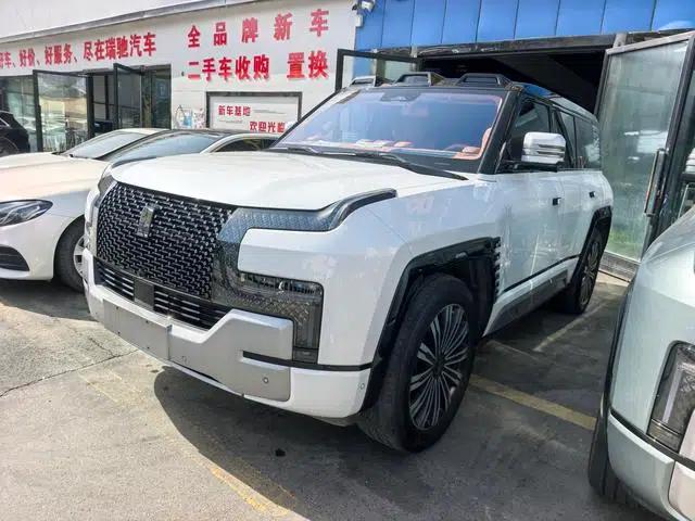 Looking up at the 2023 U8 Luxury Edition