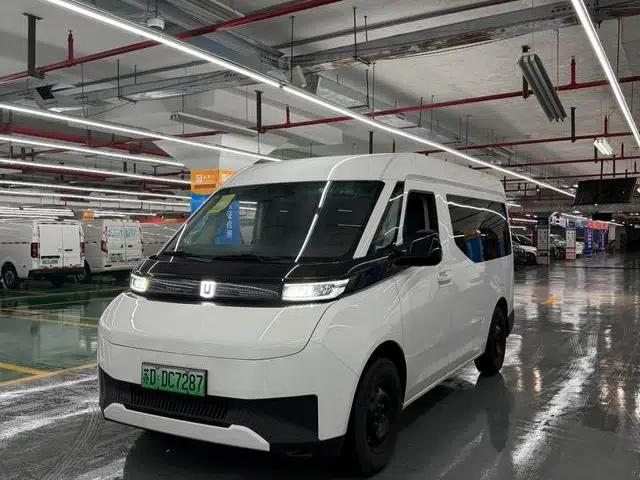 Super VAN 2025 Model, Sporty Edition, Mid-Wheelbase, Mid-Roof, 51kWh
