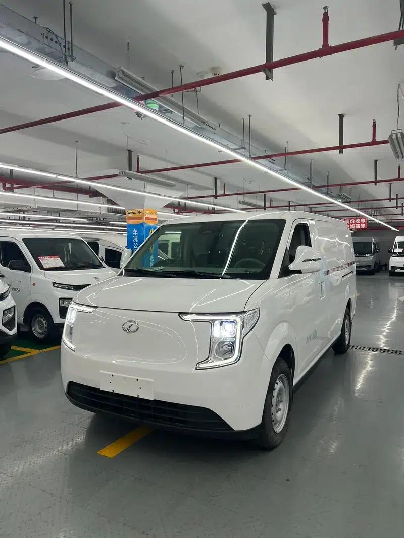 Ruichi R5 2025 Cargo Edition Smart Supercharging Pioneer Type I 52.16kWh — миниатюра 1