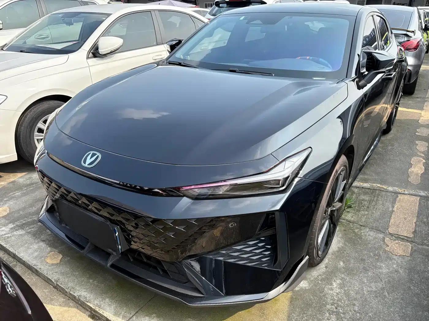 Changan UNI-V 2025 1.5T 500Bar Premium Edition — миниатюра 2