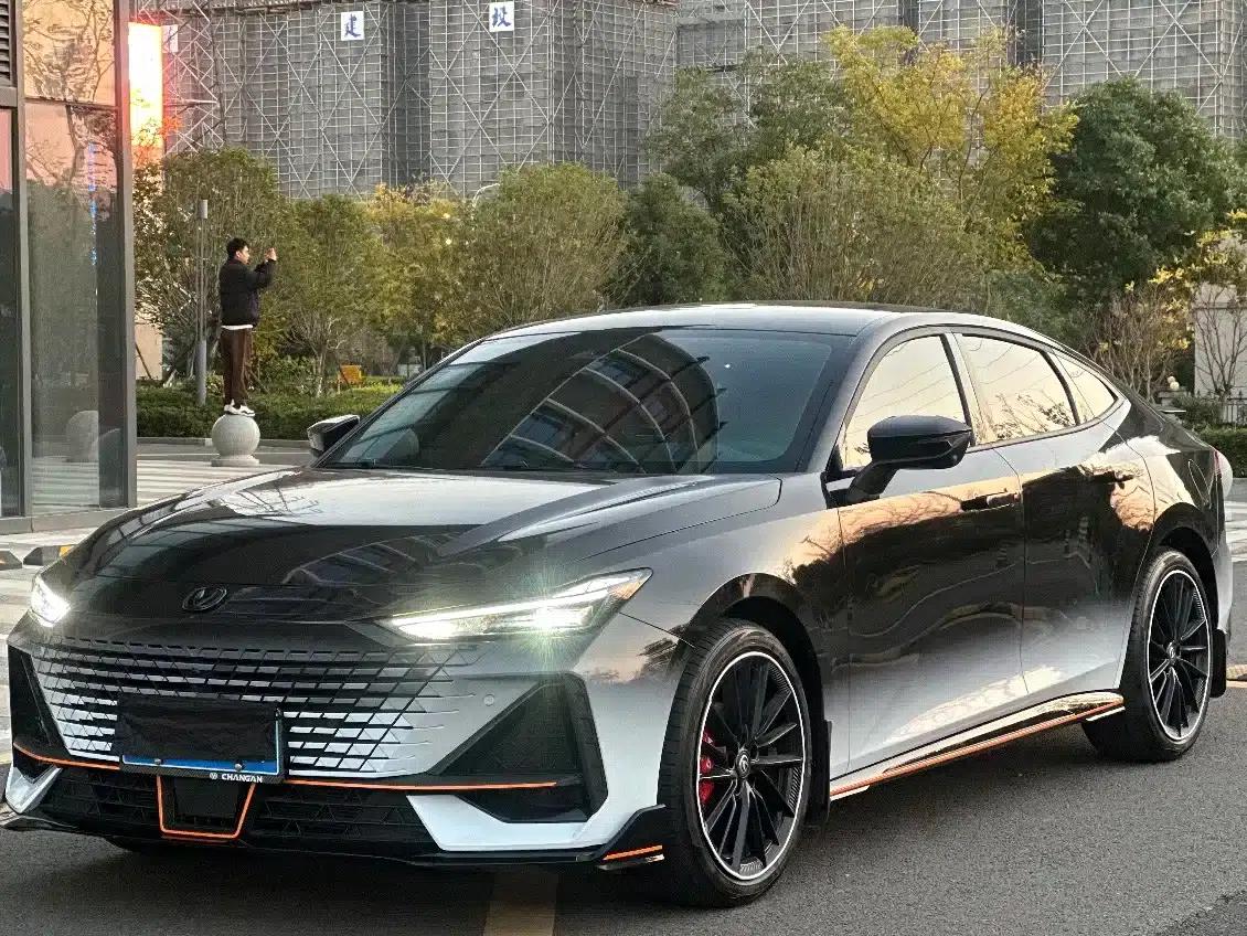 Changan UNI-V 2023 1.5T Sport Edition — миниатюра 1
