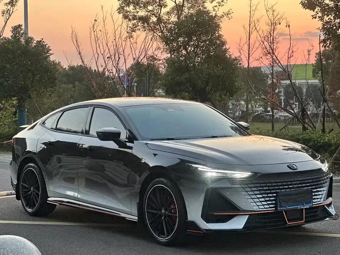 Changan UNI-V 2023 1.5T Sport Edition — миниатюра 3