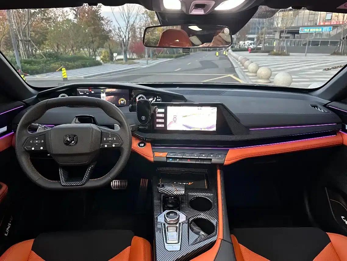Changan UNI-V 2023 1.5T Sport Edition — миниатюра 5