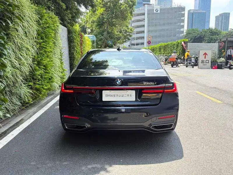 2021 BMW 7 Series 740Li Leading Edition M Sport Package — миниатюра 4