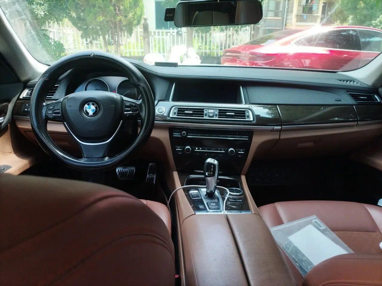 BMW 7 Series 2013 730Li Luxury Model — миниатюра 9