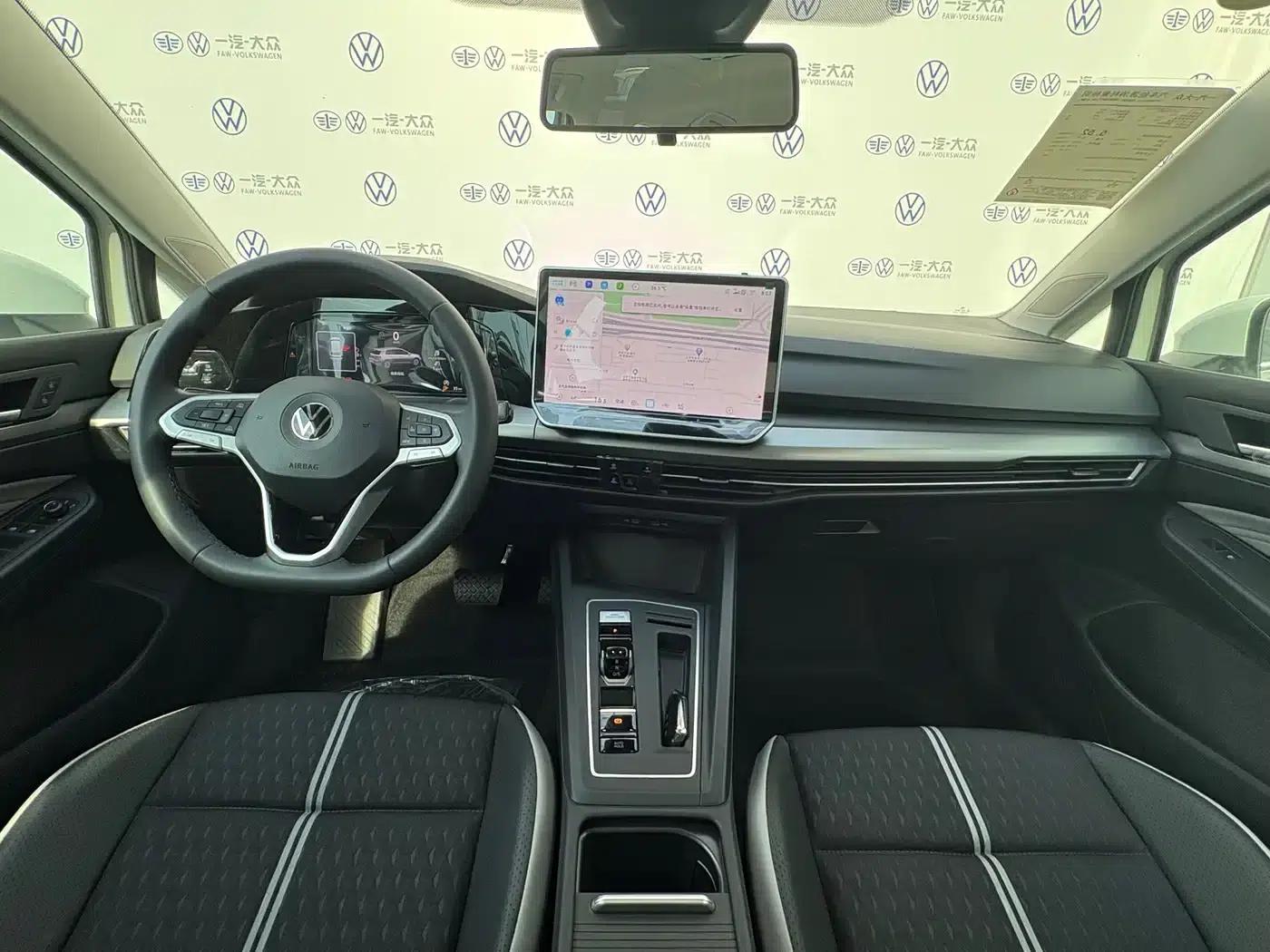 2026 Golf 300TSI Pro — миниатюра 4