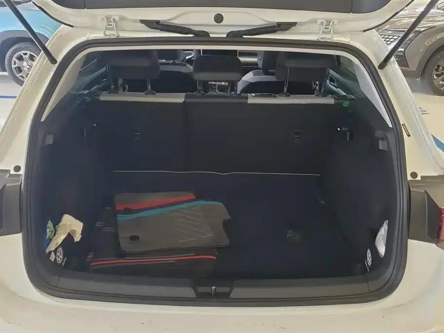 2026 Golf 300TSI Pro — миниатюра 4