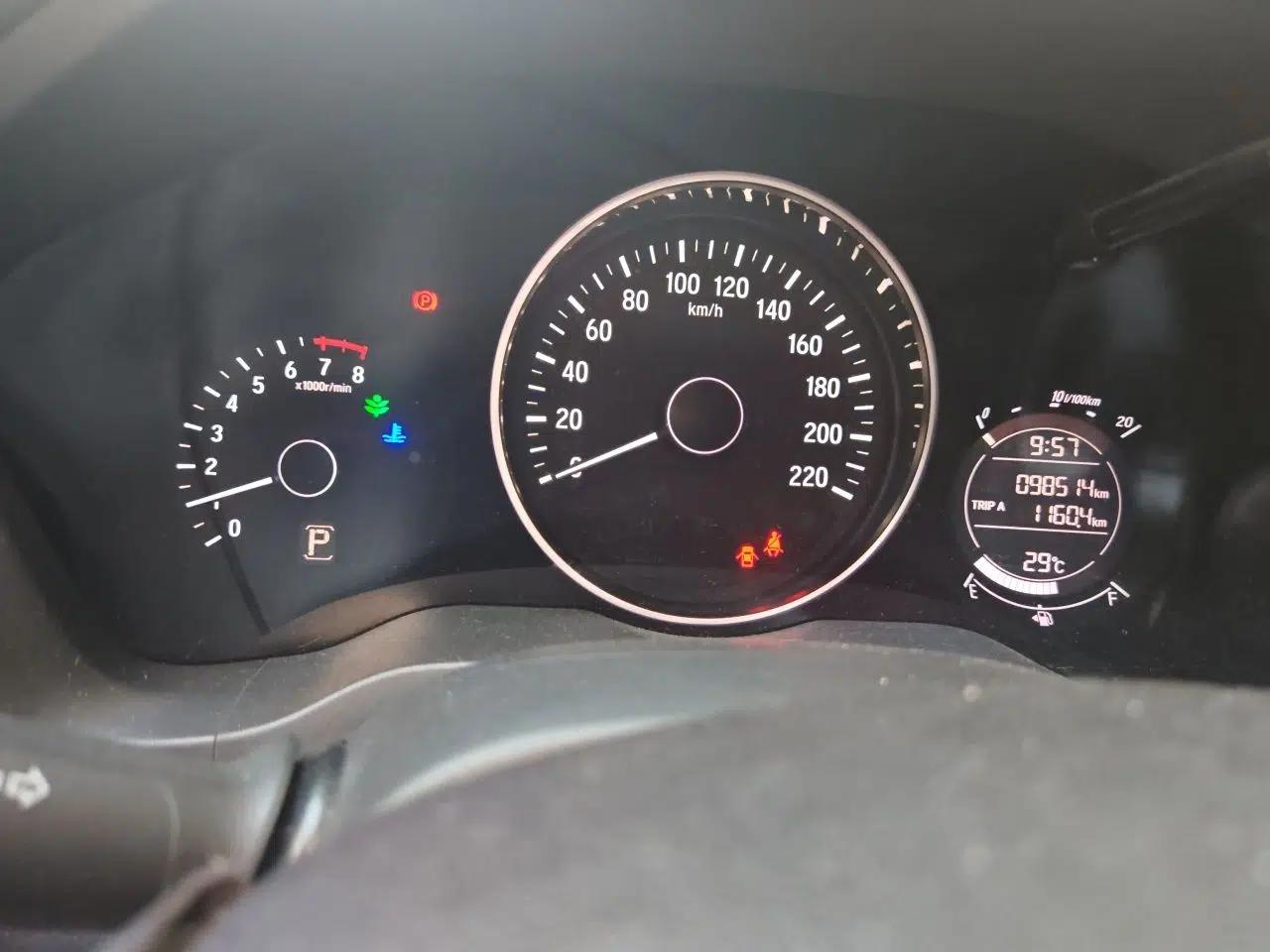 Honda Vezel 2015 1.5L CVT two-wheel drive Comfort trim — миниатюра 11