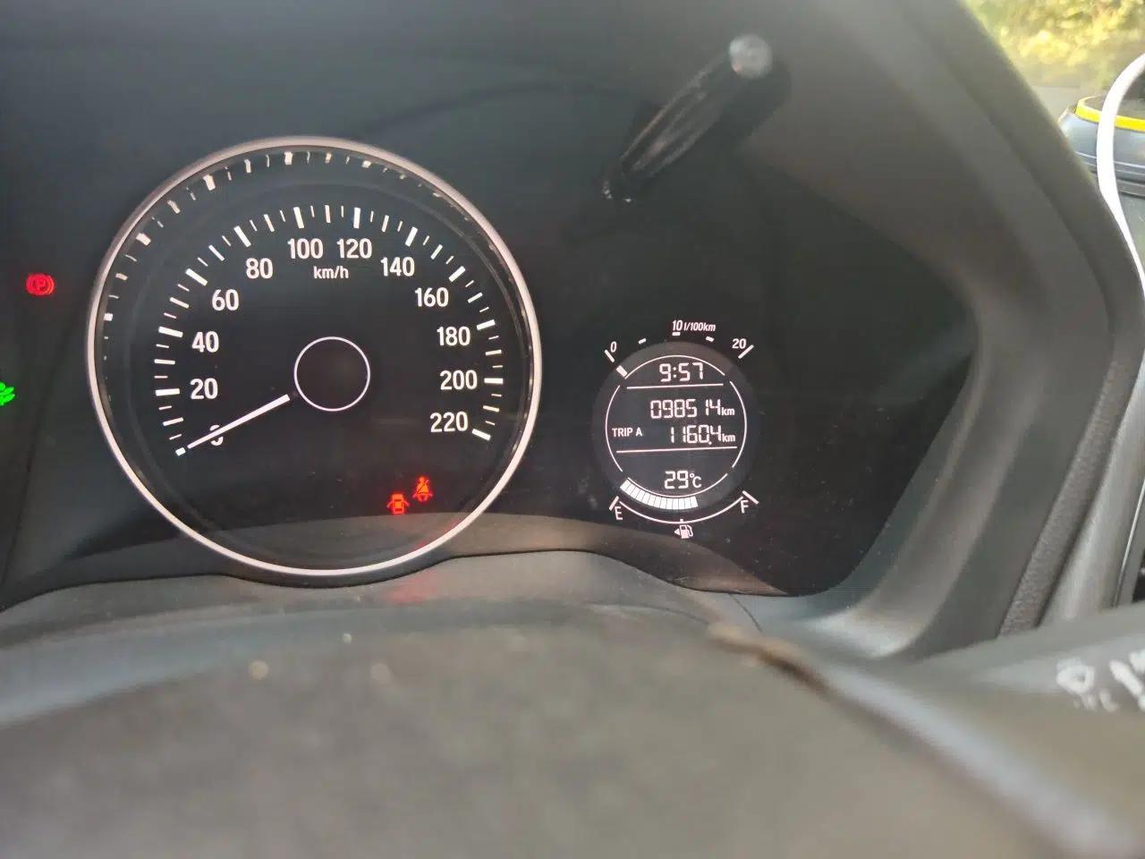 Honda Vezel 2015 1.5L CVT two-wheel drive Comfort trim — миниатюра 12