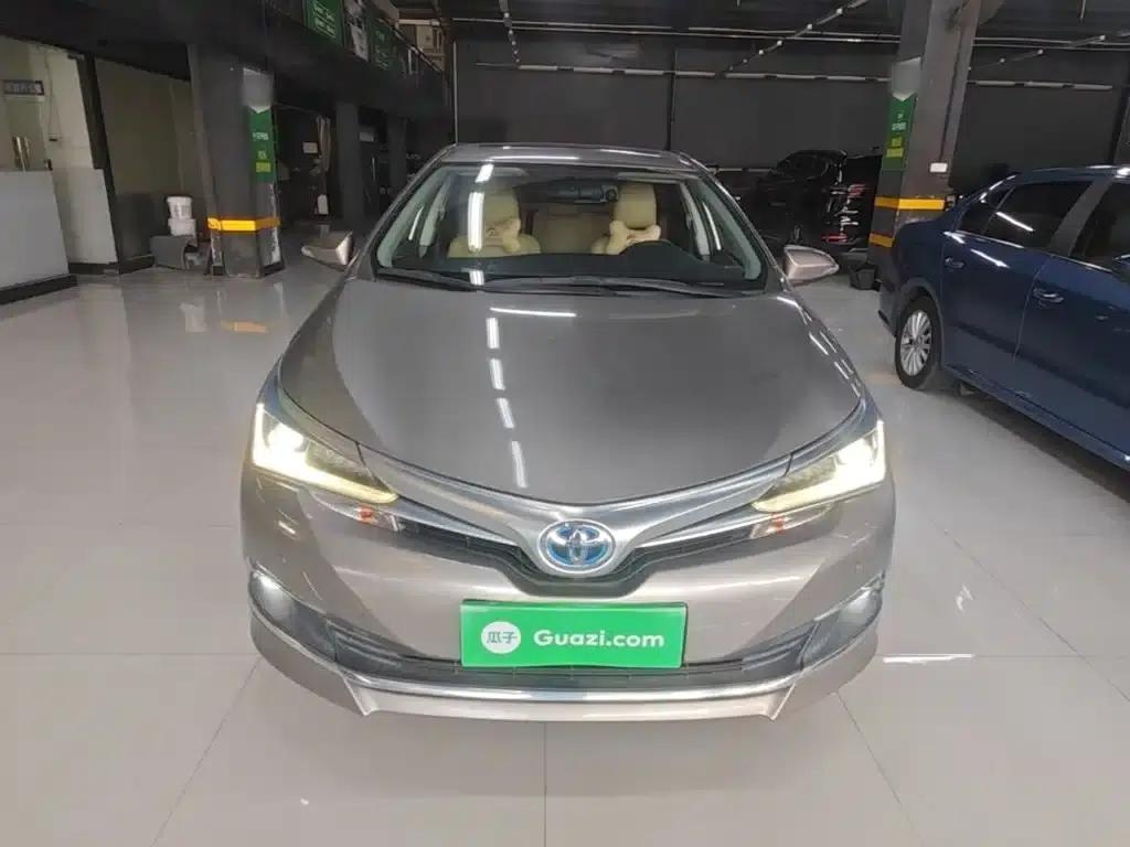 2017 Toyota Corolla Hybrid 1.8L E-CVT Leading Edition (Facelift) — миниатюра 3