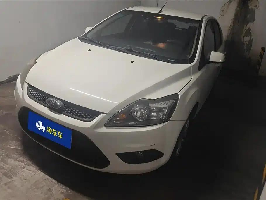 Ford Focus 2013 Hatchback Classic 1.8L Automatic Millionth Anniversary Edition — миниатюра 1