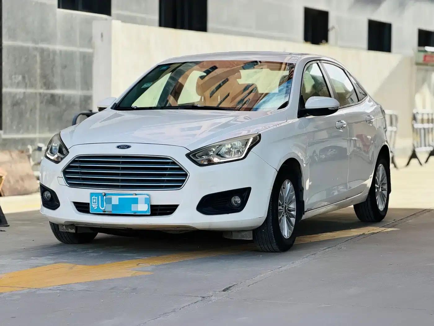 Ford Focus 2015 1.5L Automatic Comfort Model — миниатюра 1