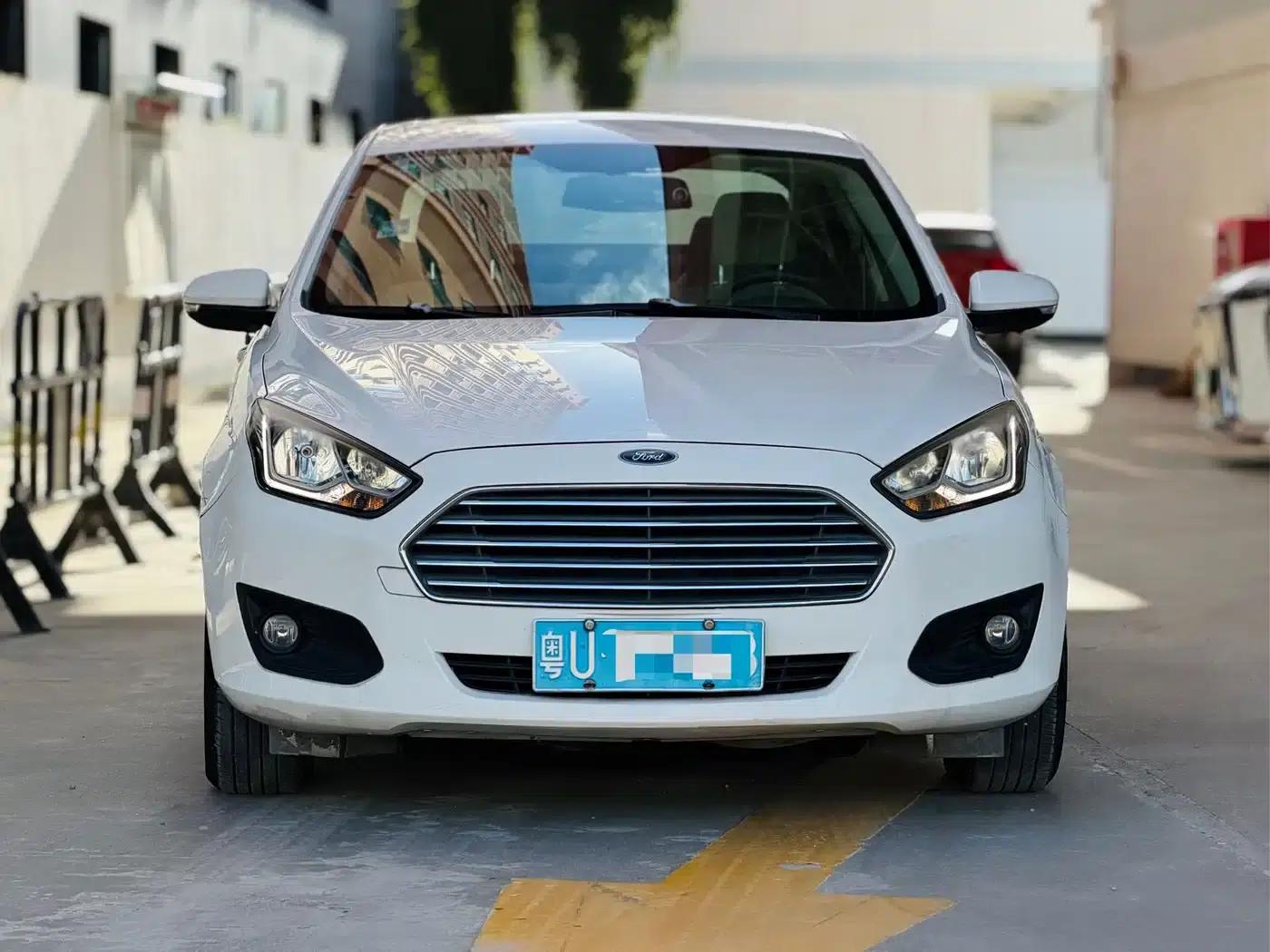 Ford Focus 2015 1.5L Automatic Comfort Model — миниатюра 2