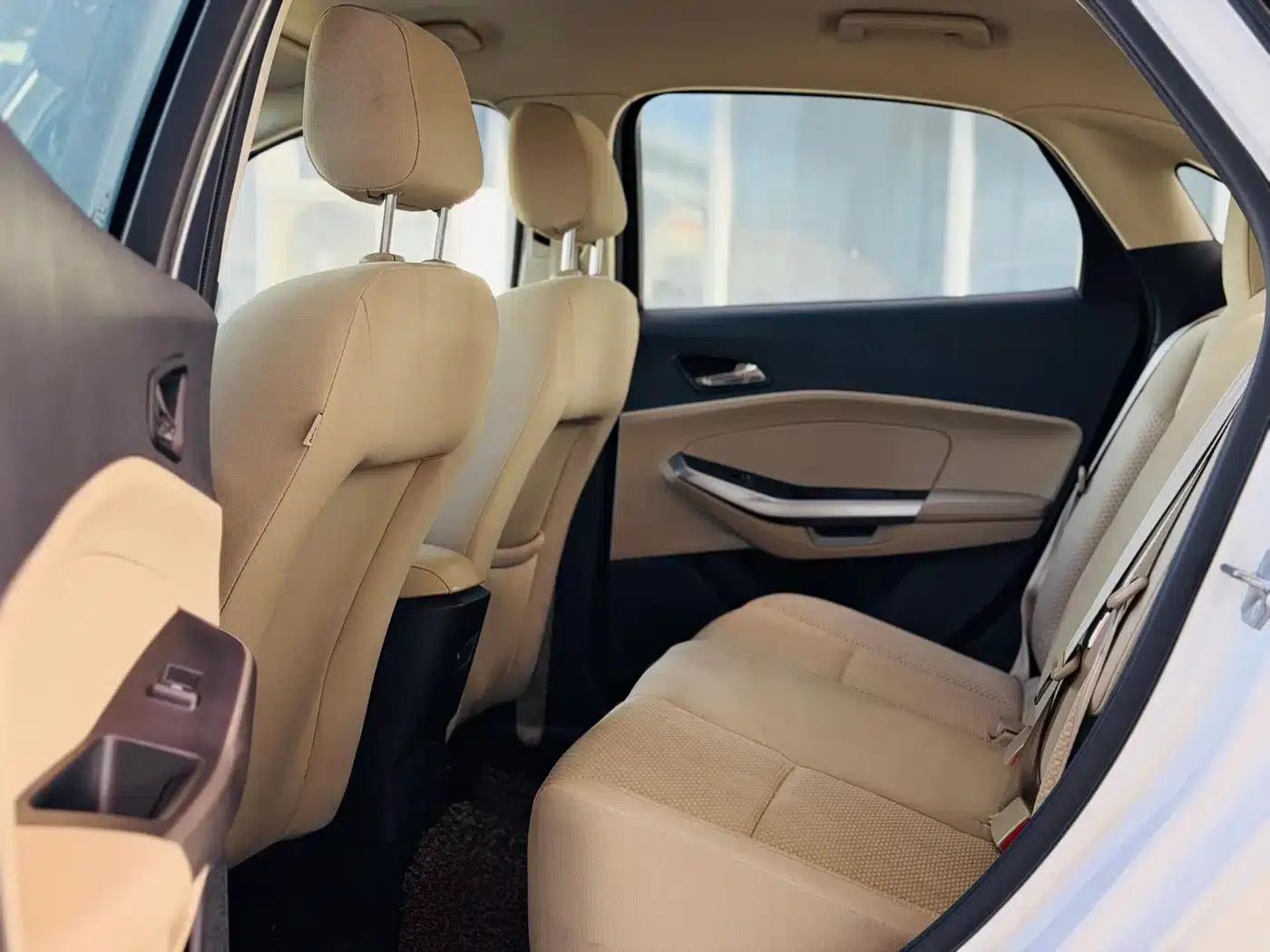 Ford Focus 2015 1.5L Automatic Comfort Model — миниатюра 4