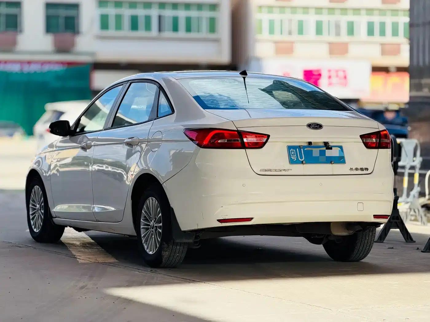 Ford Focus 2015 1.5L Automatic Comfort Model — миниатюра 10
