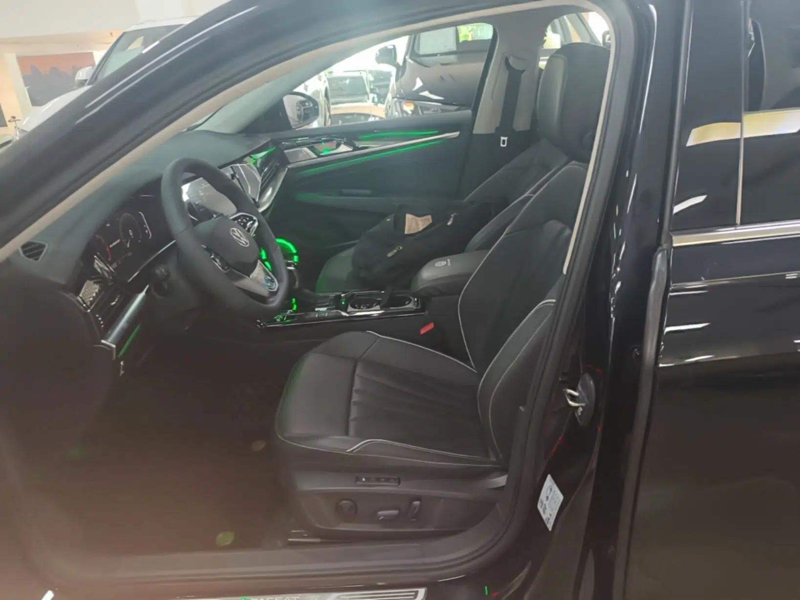 Volkswagen Passat 2024 380TSI Starry Dragon Edition — миниатюра 17