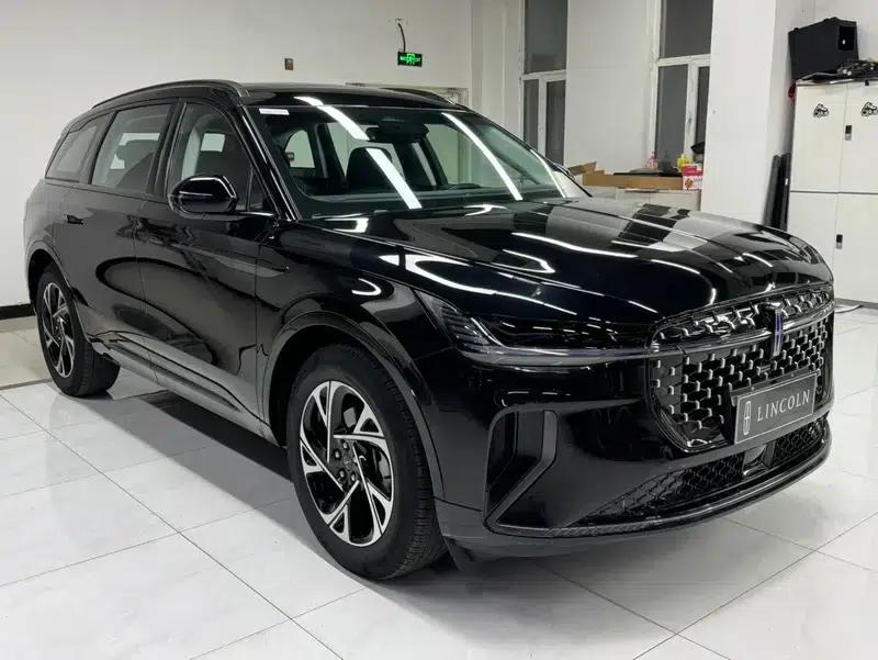 Navigator 2023 2.0T AWD Hybrid Premium Edition — миниатюра 3