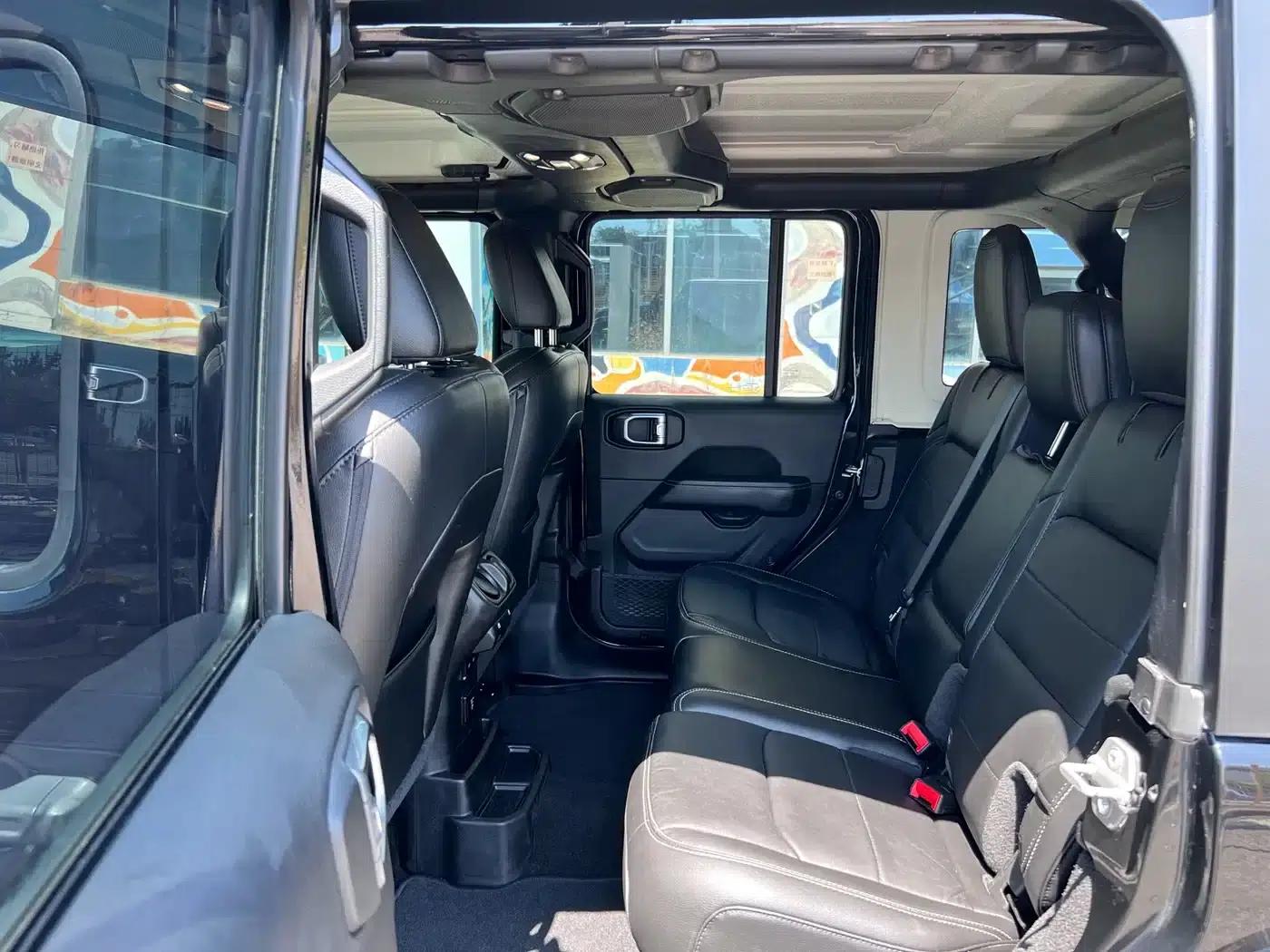 2021 Jeep Wrangler 2.0T Sahara 4-Door Edition — миниатюра 14