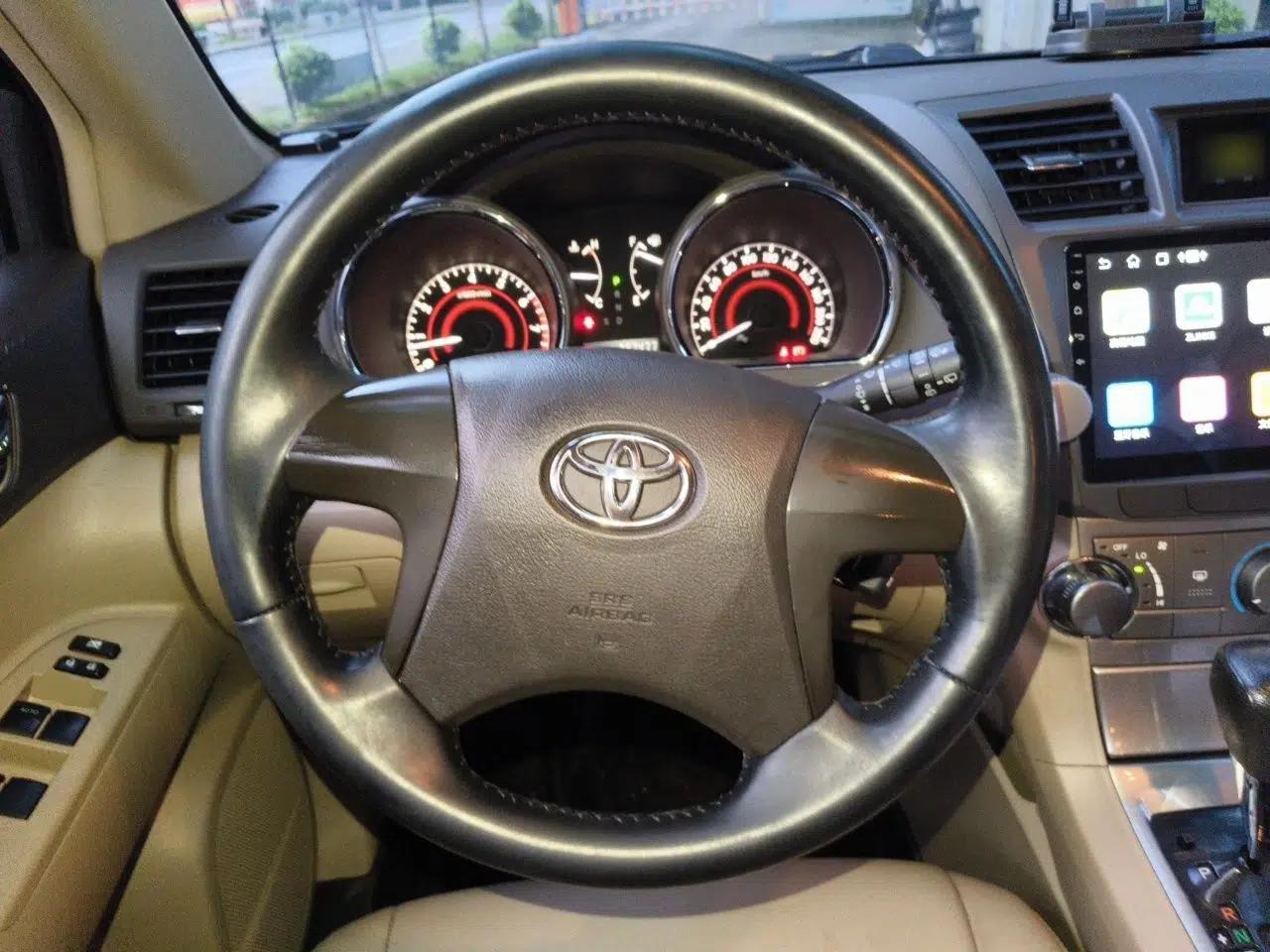 Toyota Highlander 2012 2.7L 2WD 5-Seater Elite Edition — миниатюра 10