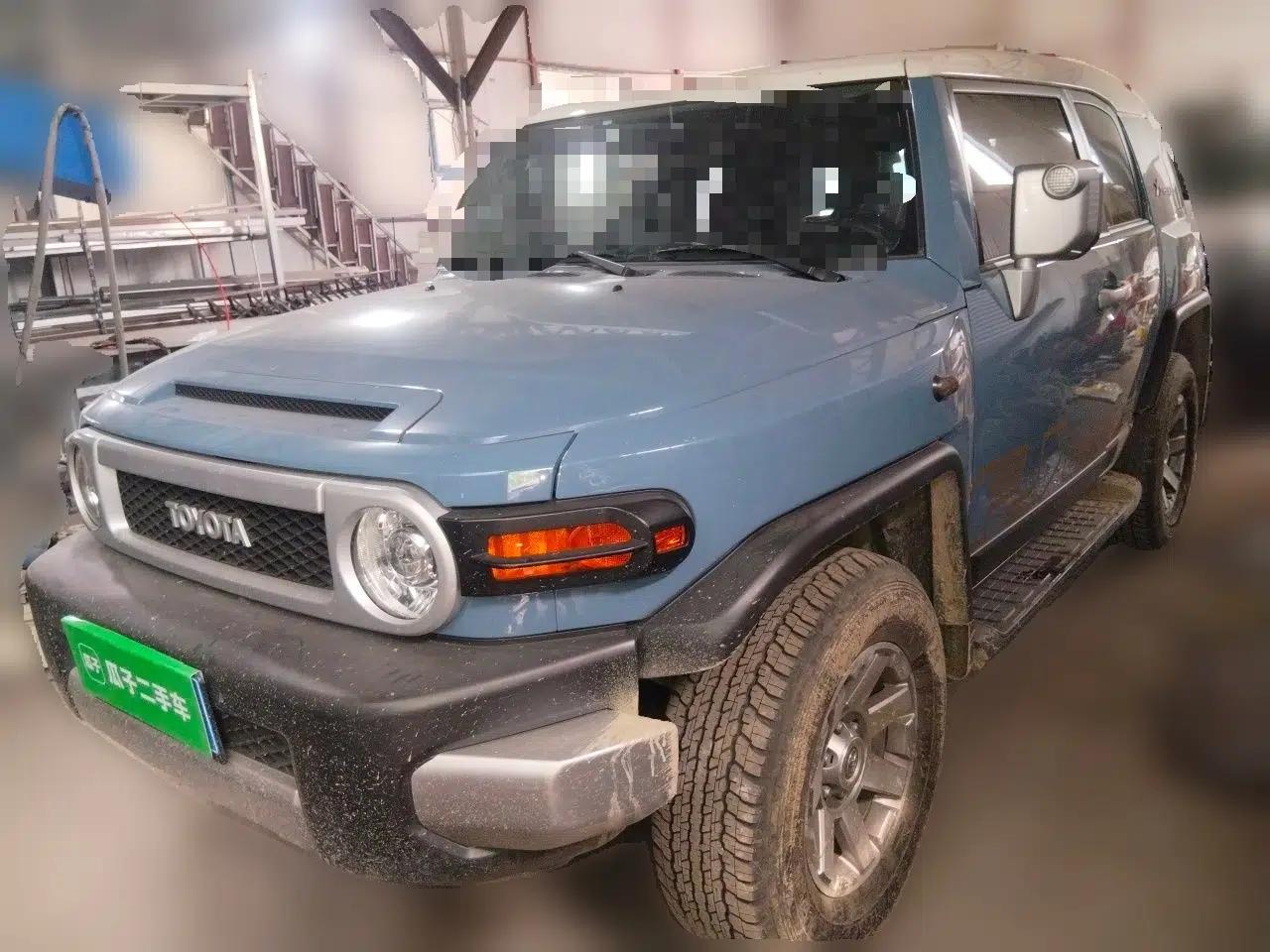 Toyota FJ Cruiser 2021 Toyota FJ Cruiser, automatic transmission, 4.0L engine, two-door, five-seater (parallel import). — миниатюра 1