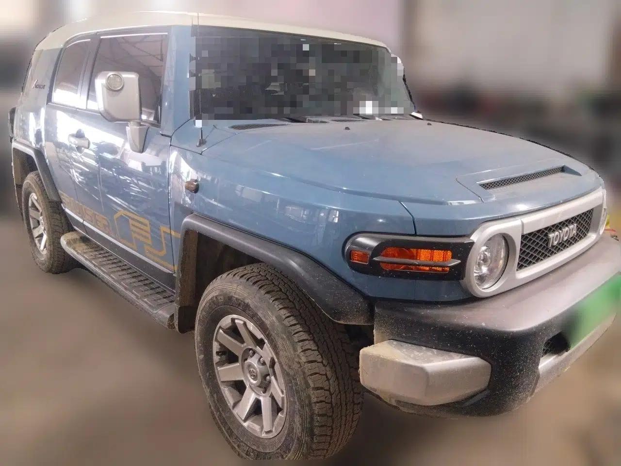Toyota FJ Cruiser 2021 Toyota FJ Cruiser, automatic transmission, 4.0L engine, two-door, five-seater (parallel import). — миниатюра 3