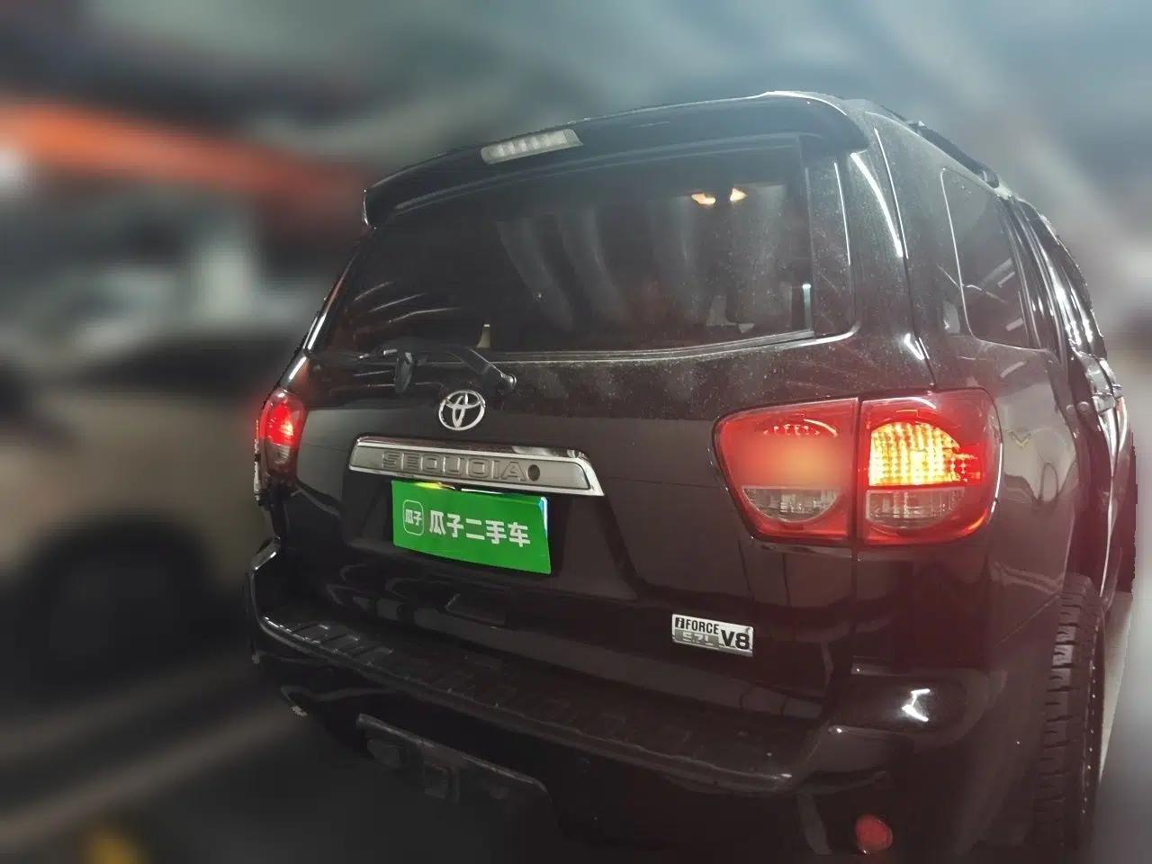 Toyota Sequoia Toyota Sequoia 2011, 5.7-liter V8, automatic transmission, gasoline, seven seats, parallel import. — миниатюра 5