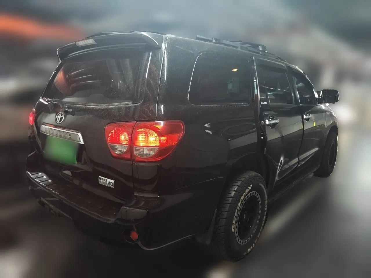Toyota Sequoia Toyota Sequoia 2011, 5.7-liter V8, automatic transmission, gasoline, seven seats, parallel import. — миниатюра 6