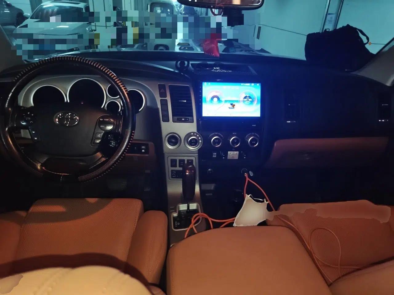 Toyota Sequoia Toyota Sequoia 2011, 5.7-liter V8, automatic transmission, gasoline, seven seats, parallel import. — миниатюра 9