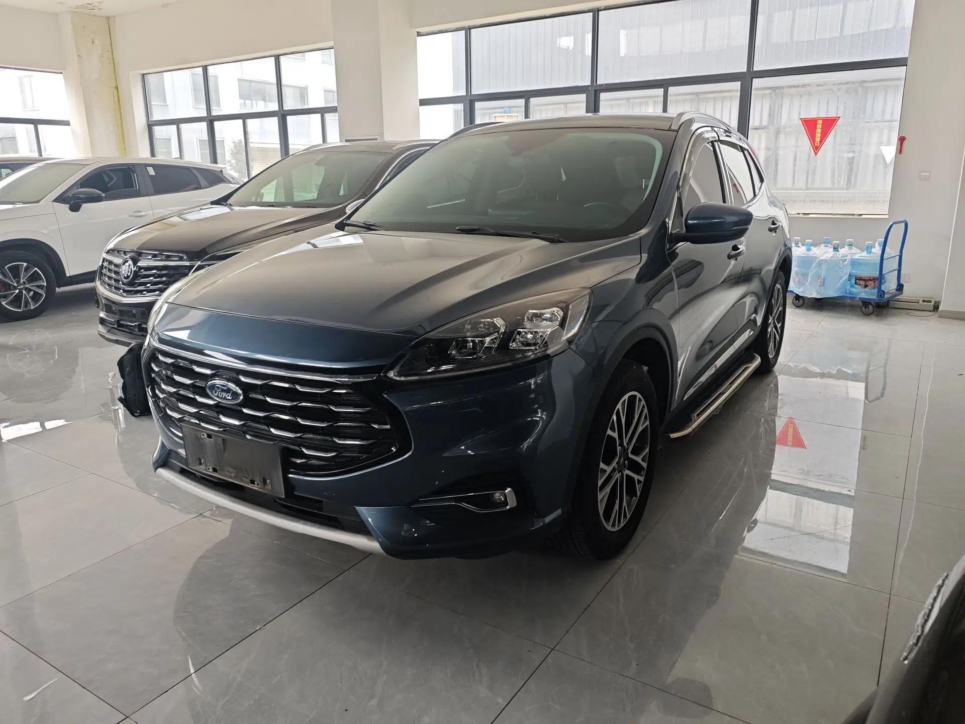 Ford Escape 2020 EcoBoost 245 Two-Wheel-Drive Titanium Edition — миниатюра 1