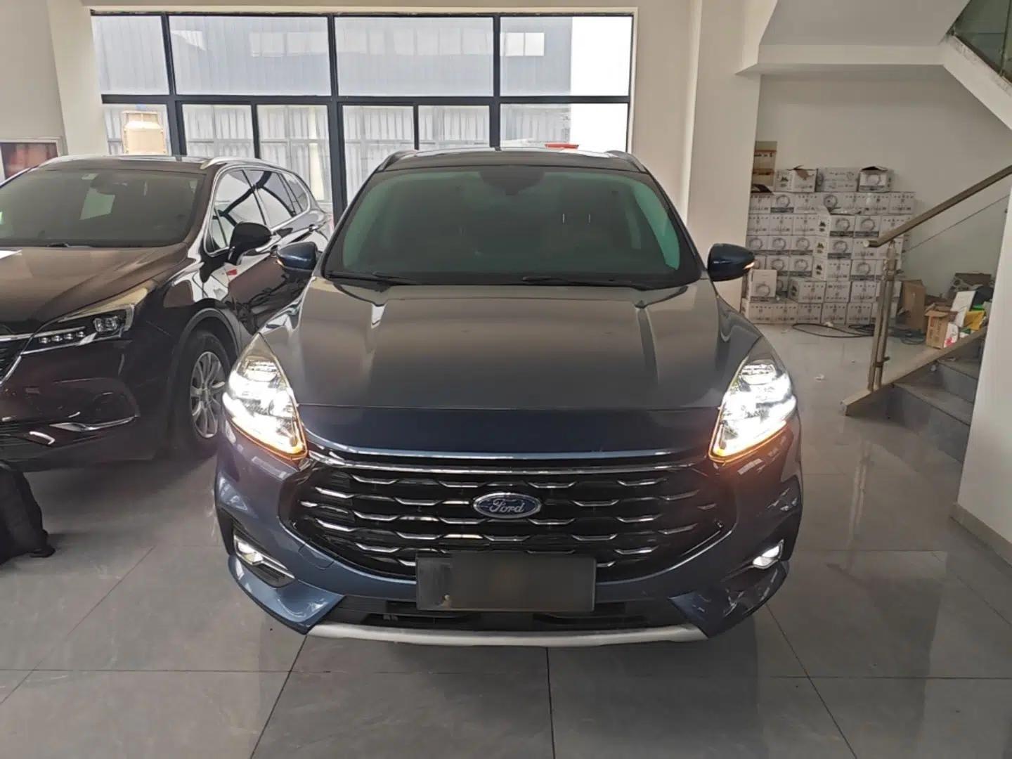 Ford Escape 2020 EcoBoost 245 Two-Wheel-Drive Titanium Edition — миниатюра 2