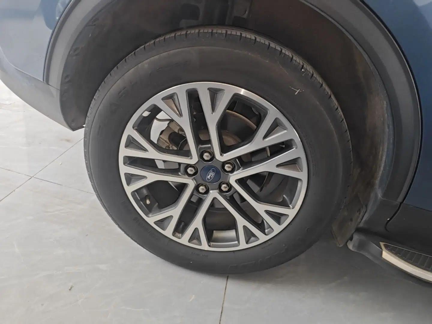 Ford Escape 2020 EcoBoost 245 Two-Wheel-Drive Titanium Edition — миниатюра 11