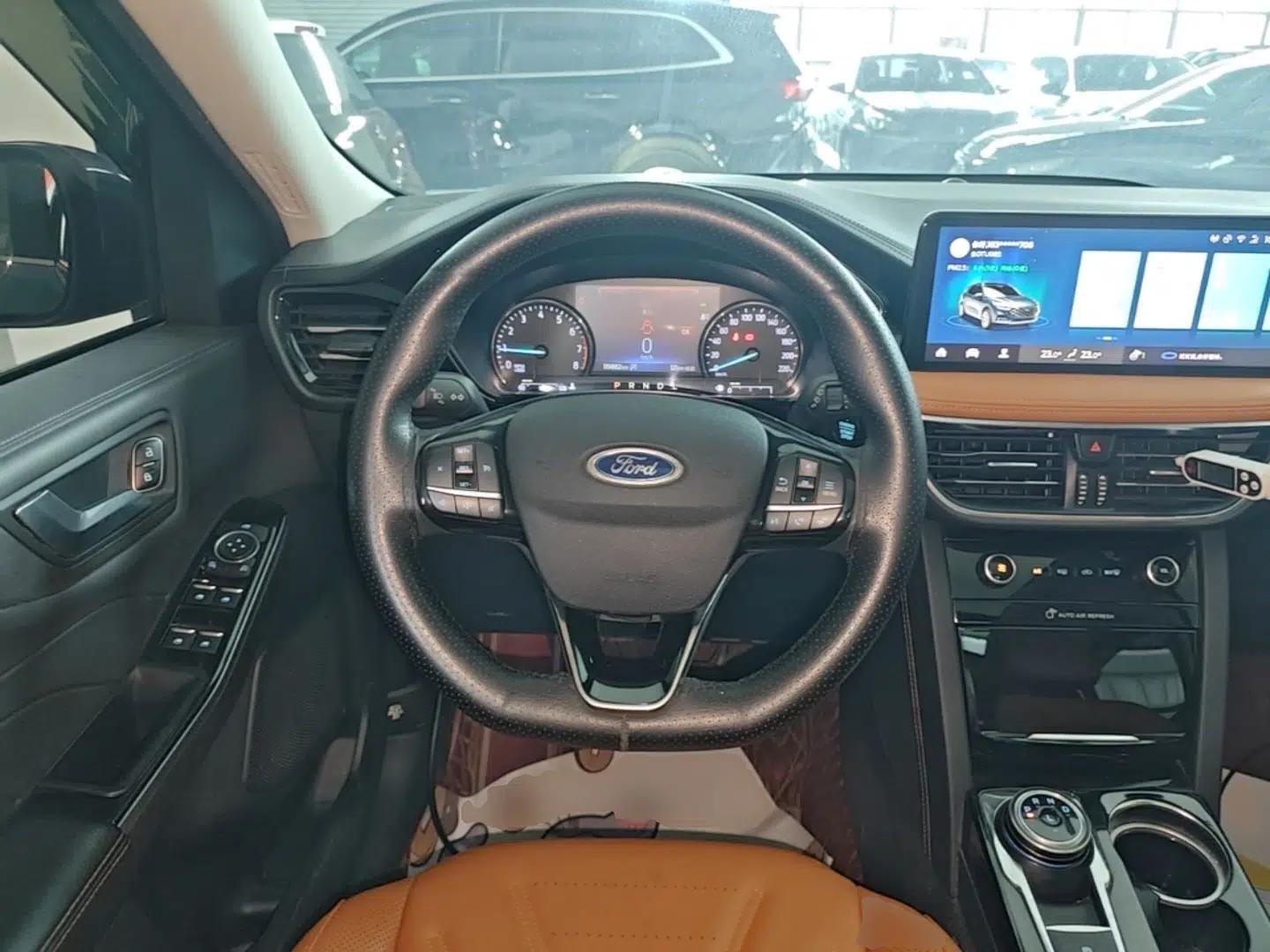Ford Escape 2020 EcoBoost 245 Two-Wheel-Drive Titanium Edition — миниатюра 13