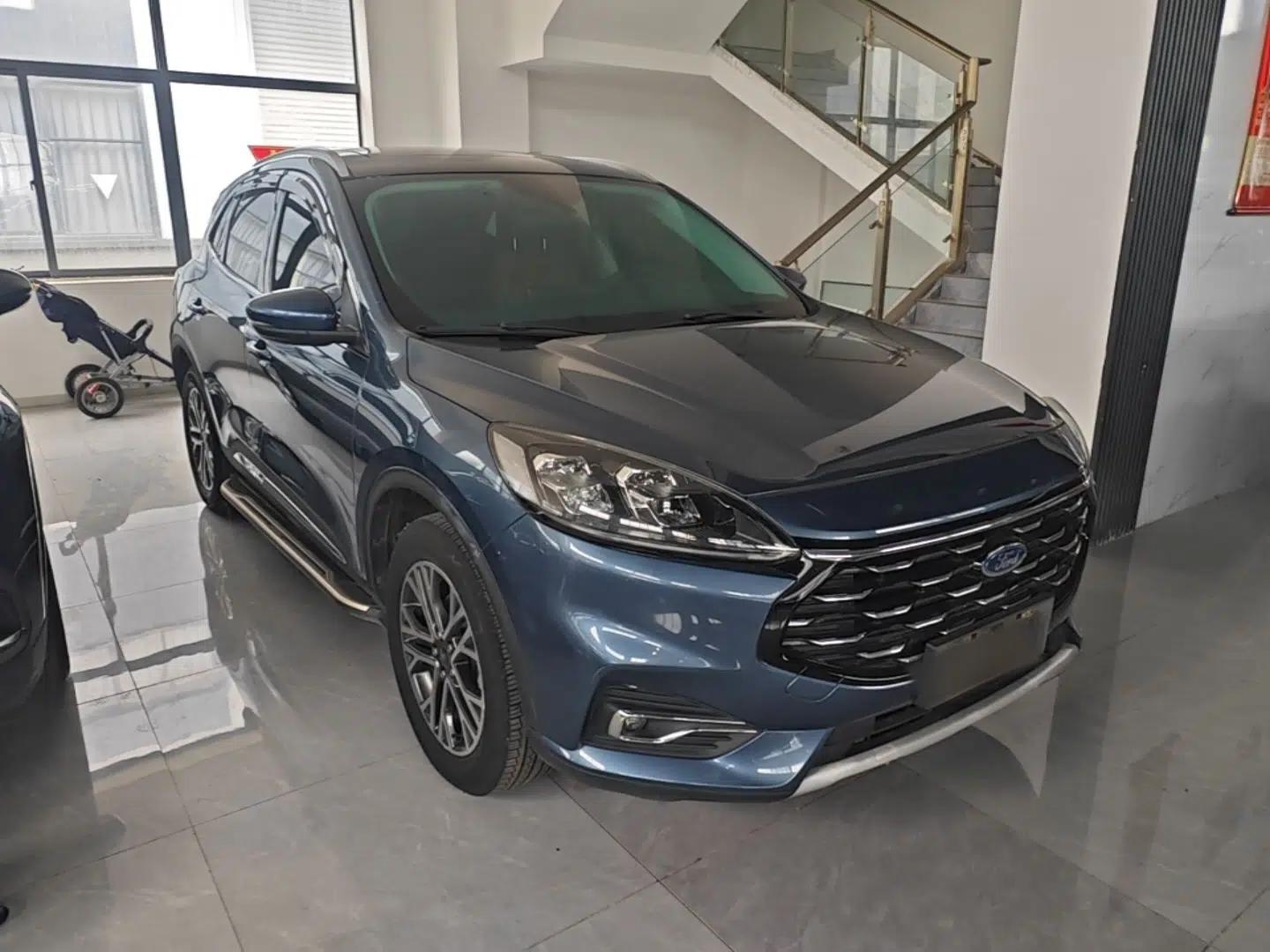 Ford Escape 2020 EcoBoost 245 Two-Wheel-Drive Titanium Edition — миниатюра 3