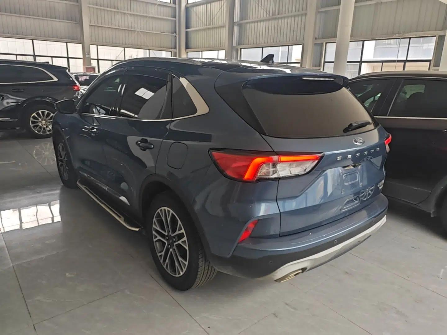 Ford Escape 2020 EcoBoost 245 Two-Wheel-Drive Titanium Edition — миниатюра 4