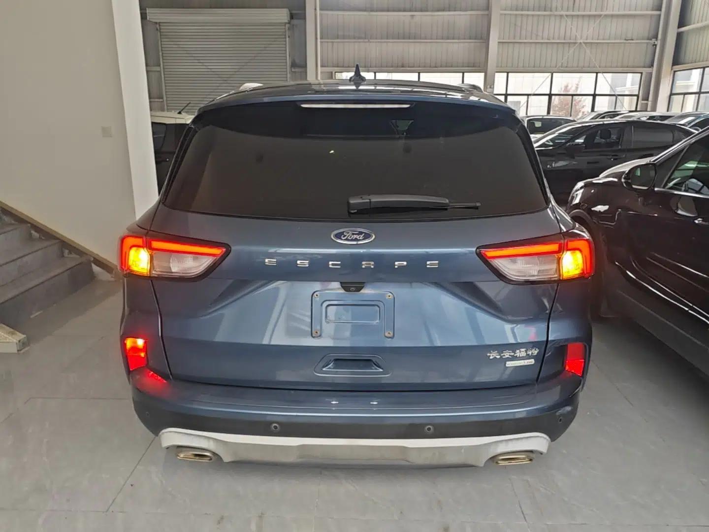 Ford Escape 2020 EcoBoost 245 Two-Wheel-Drive Titanium Edition — миниатюра 5