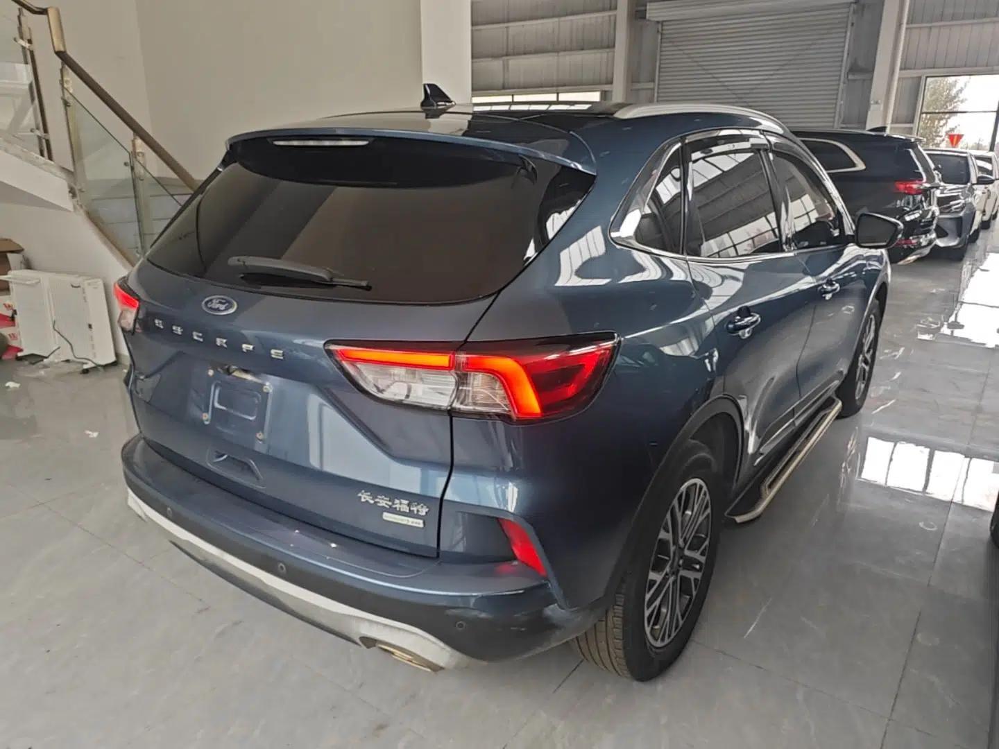 Ford Escape 2020 EcoBoost 245 Two-Wheel-Drive Titanium Edition — миниатюра 6
