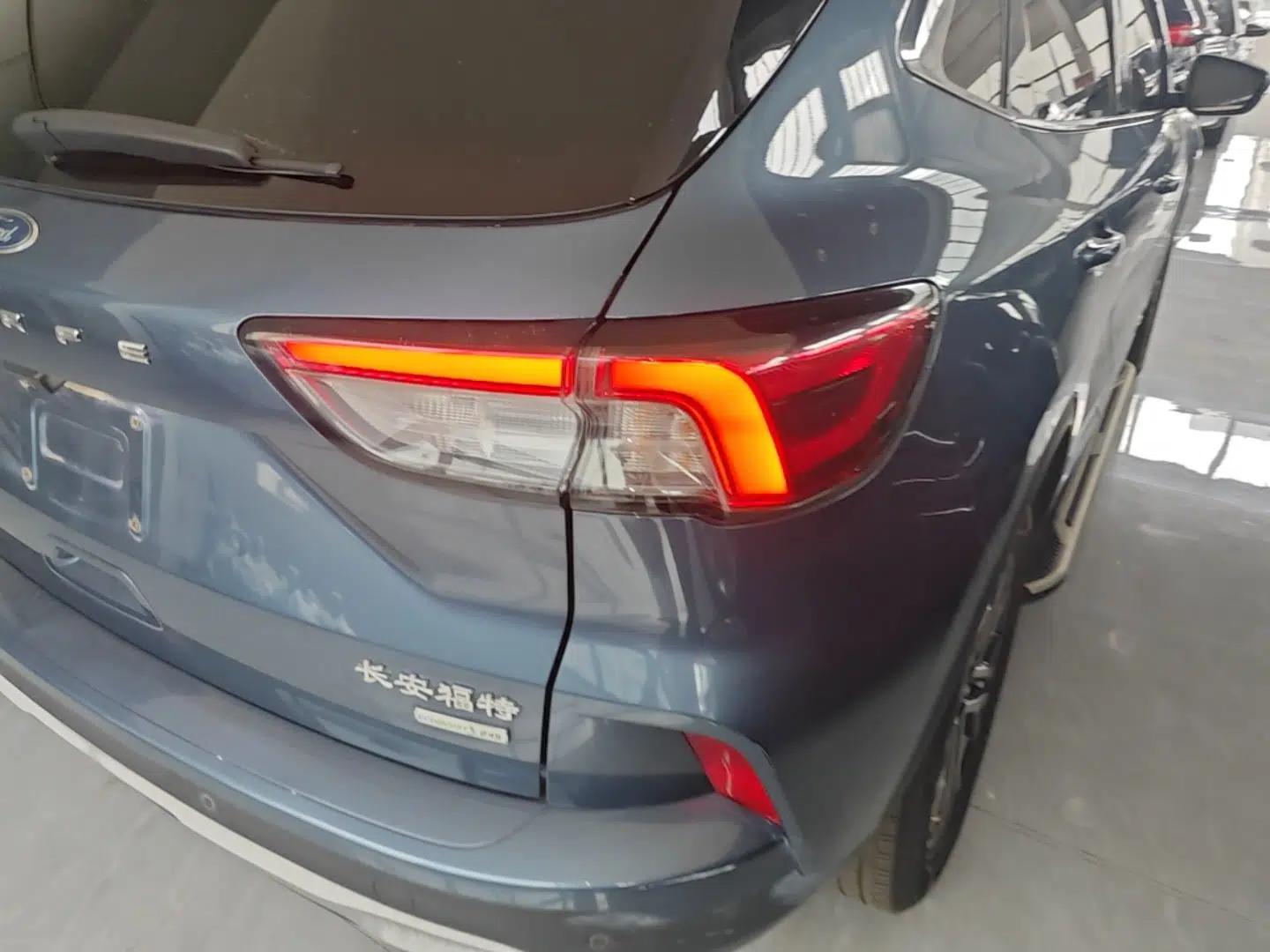 Ford Escape 2020 EcoBoost 245 Two-Wheel-Drive Titanium Edition — миниатюра 9