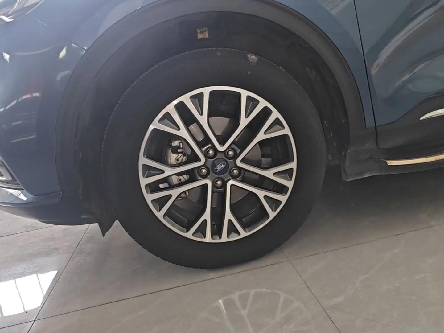 Ford Escape 2020 EcoBoost 245 Two-Wheel-Drive Titanium Edition — миниатюра 10