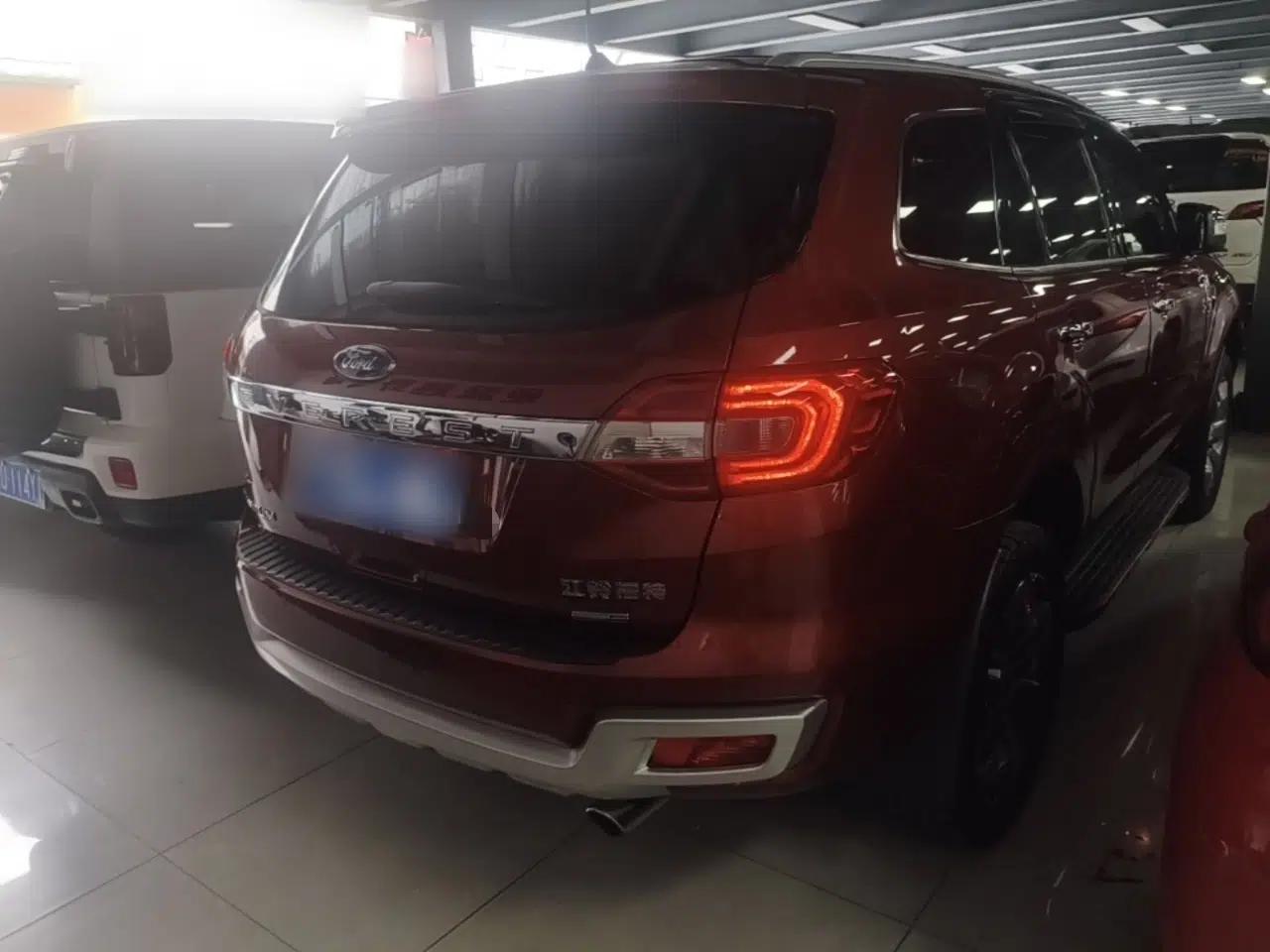 Ford Everest 2017 2.0T Gasoline Automatic 4x4 Flagship Edition 7 Seats — миниатюра 6