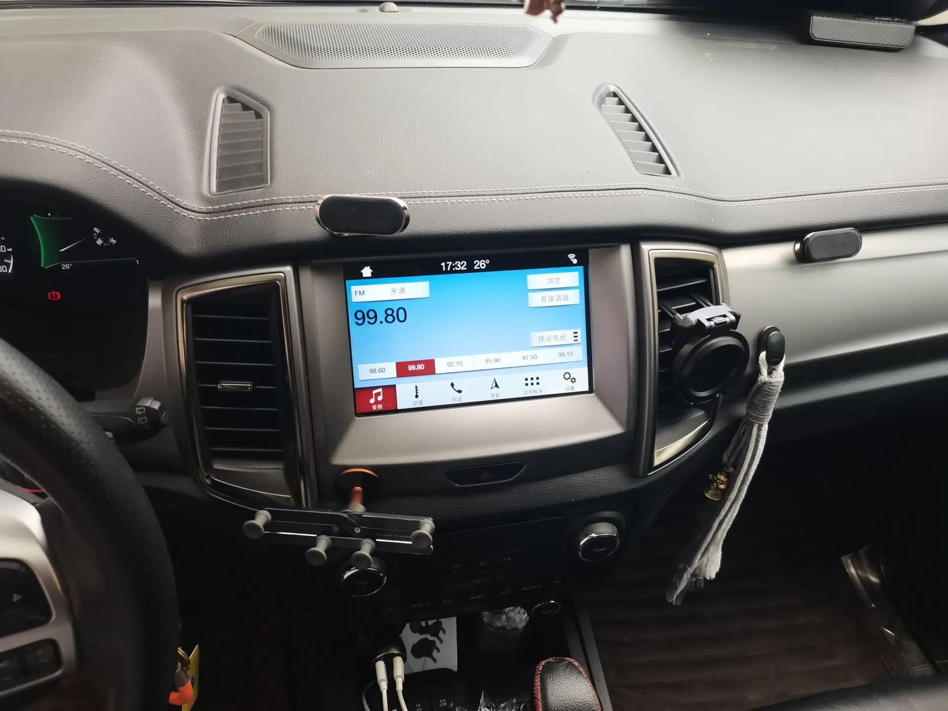 Ford Everest 2017 2.0T Gasoline Automatic 4x4 Luxury Edition 5 Seats — миниатюра 13