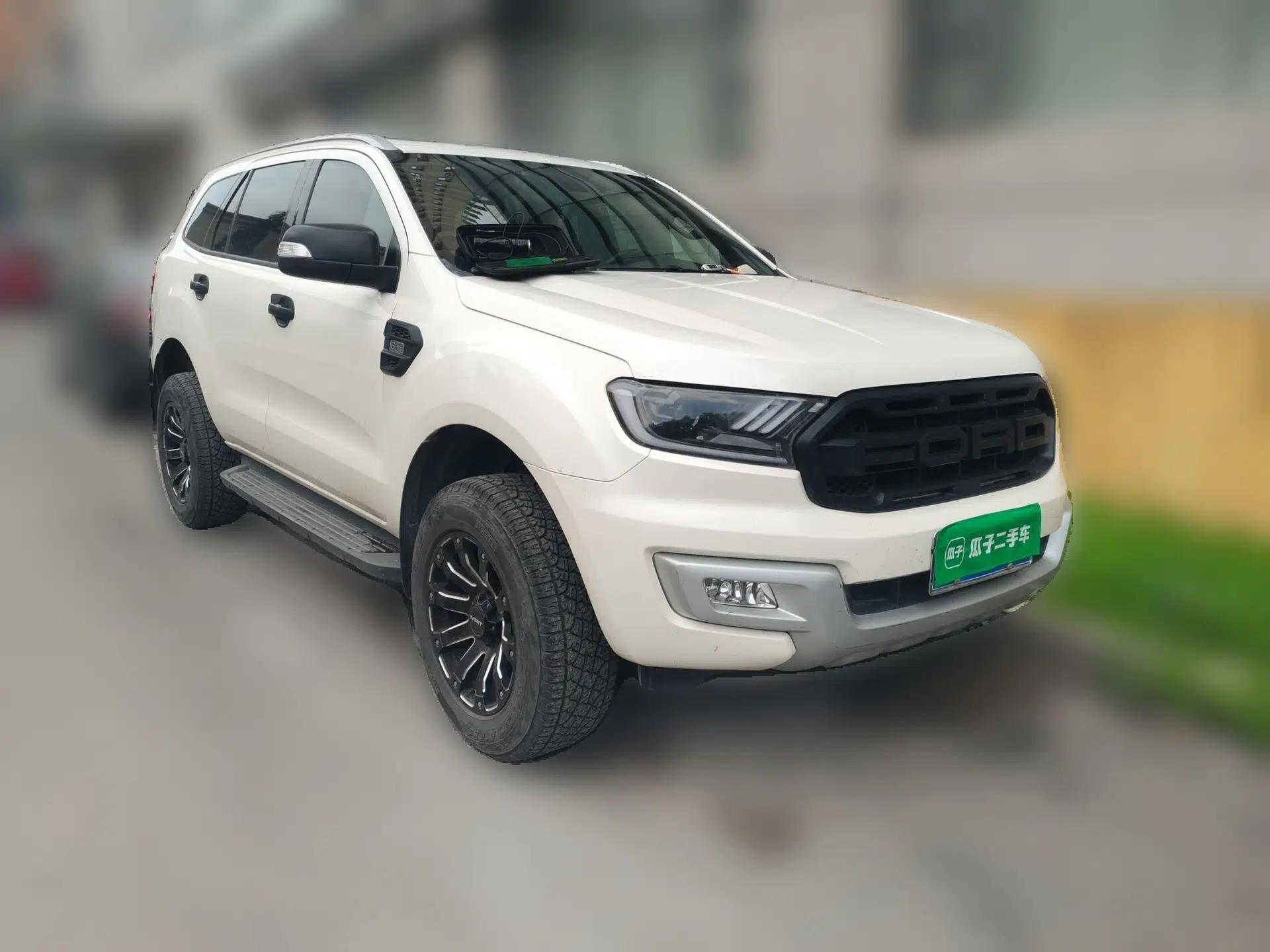 Ford Everest 2017 2.0T Gasoline Automatic 4x4 Luxury Edition 5 Seats — миниатюра 3