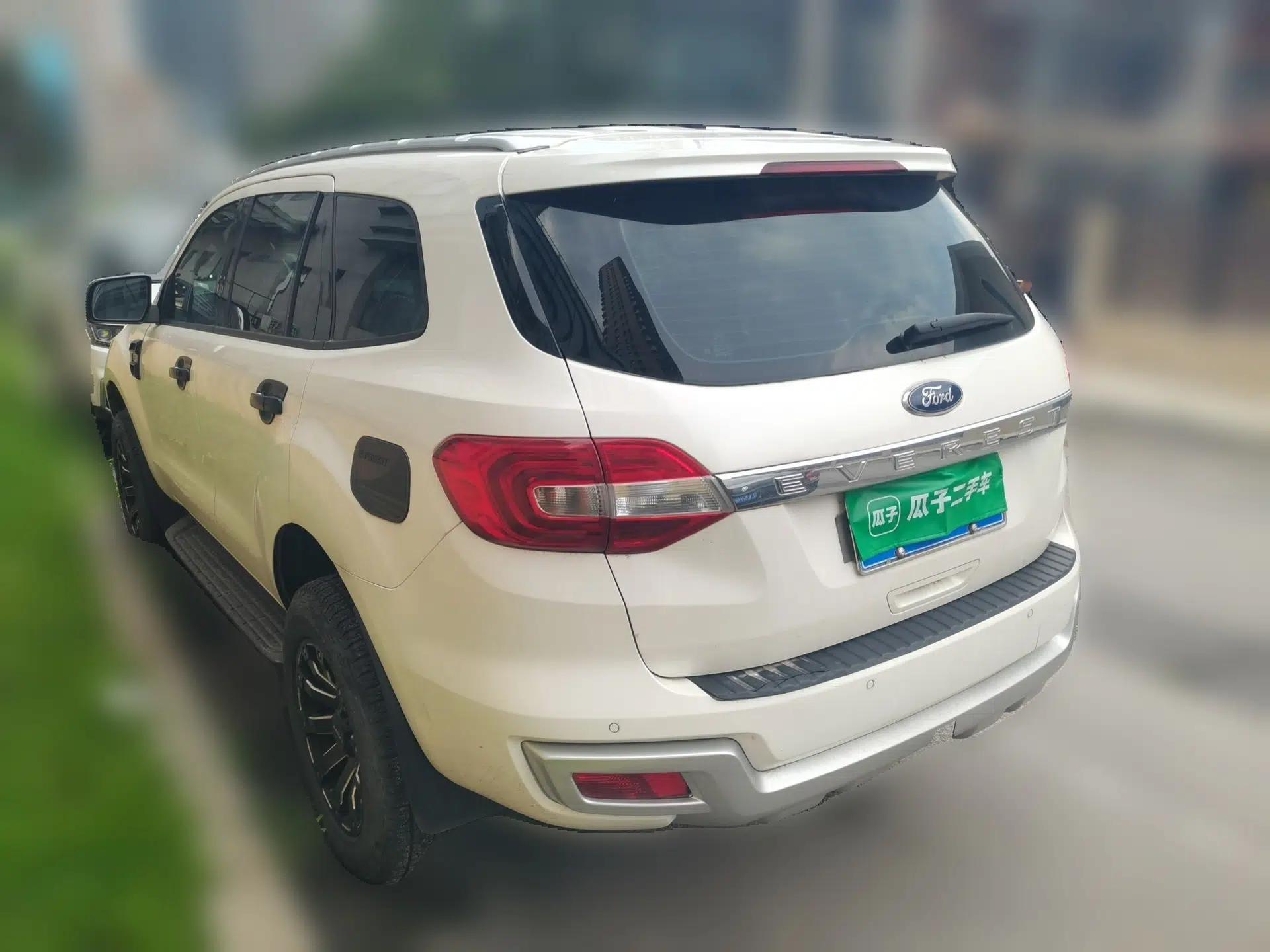 Ford Everest 2017 2.0T Gasoline Automatic 4x4 Luxury Edition 5 Seats — миниатюра 4