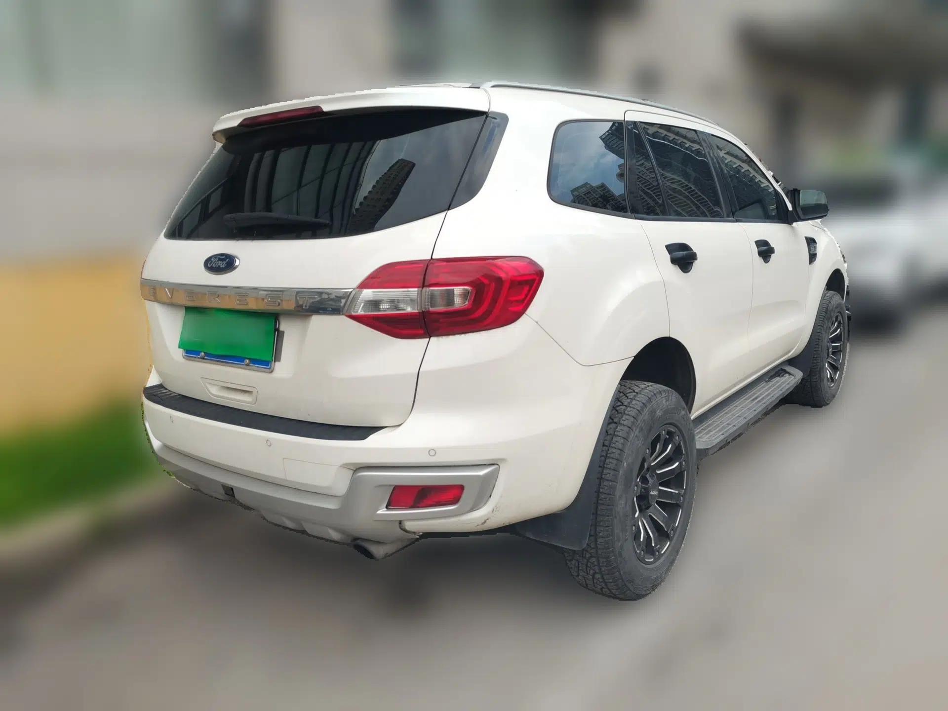 Ford Everest 2017 2.0T Gasoline Automatic 4x4 Luxury Edition 5 Seats — миниатюра 6