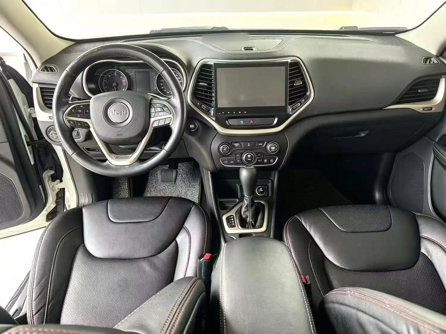 Jeep Cherokee 2016 2.0L Leading Edition — миниатюра 12