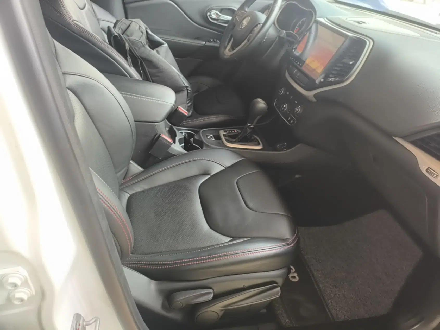 Jeep Cherokee 2016 2.0L Leading Edition — миниатюра 19